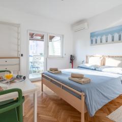 NEW! D31 Studio w2 Bikes, Sunny Terrace & Parking