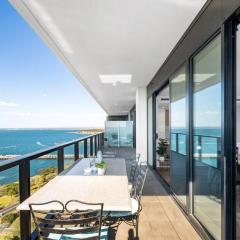 2BR Penthouse with Bay Views by Short & Long Stays