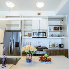 Vibrant & Modern Loft-style Walkout Near LRT