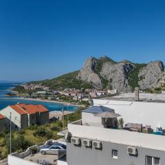 Apartments with a parking space Omis - 20689