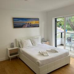 Oieras Beach Suite 2 - Large double room with En-suite bathroom and Balcony