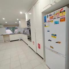 4 Bedroom, 3 bath room home in Kingswood NSW, free WIFI Internet, free parking