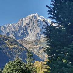 Tipica casa di montagna nel borgo del Verrand a Courmayeur