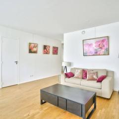 Nice 1BR Flat with parking 5 min from the tramway