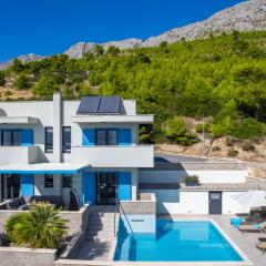 Villa Allegra with 32msq heated pool, 300m far from sandy beaches, open sea view