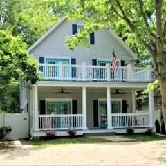 Captain’s Retreat! Newly Renovated - Beach House!