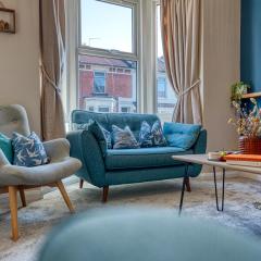 XMAS SPECIAL OFFER!! 2-BR Modern, Stylish & Stunning Contractor House, Prime Portsmouth Location with Parking - By Blue Puffin Stays