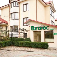 Петрос Family Hotel