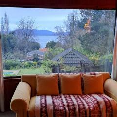 PUCON-VILLARRICA Cabaña amplia con piscina, y bajada al lago, Todo privado