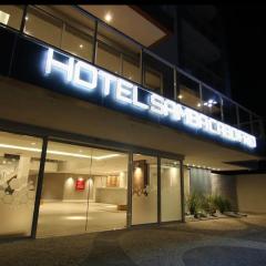 Hotel em CABO FRIO Cond Royale - bairro Passagem - un 229