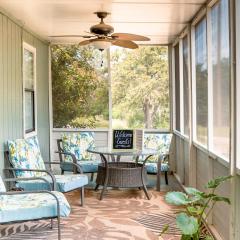 Hadley's House - A Country 3 Bdrm with Screened-In Porch