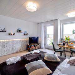 Auszeit Apartment BLACK FOREST NATURE mit beheiztem Indoor-Pool und Sauna - Sonnenbalkon mit Blick ins Grüne, schnelles Internet, Nähe Triberger Wasserfälle, für bis zu 2 Personen