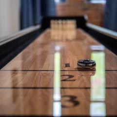 Lakefront Loft - Downtown - Shuffle Board Table