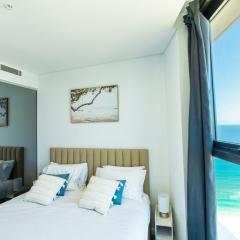 In the heart of Surfers Paradise oceanview cozy 1B Apt 34F