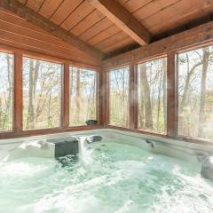 Dudley II by AvantStay Comfortable Cabin w Hot Tub Views