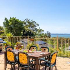 Casa Carinho, 24 Wallawa Rd - spectacular water views, pet friendly, air con and Wi-Fi