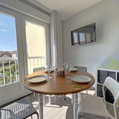 Studio 27m² proche mer avec balcon, parking et ascenseur - tout confort ! - FR-1-646-16