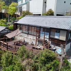 城跡石垣上の絶景古民家宿 鞆城茶屋庵