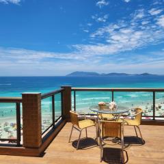 Triplex de luxo de frente para o mar em Cabo Frio (RJ)