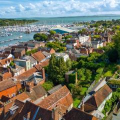 Stunning Luxury Apartment in Central Lymington