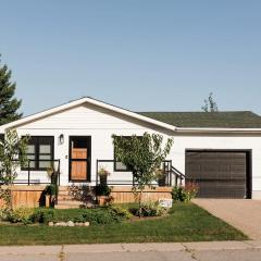 The Old Homestead - Gorgeous backyard right in The Heart of Picton