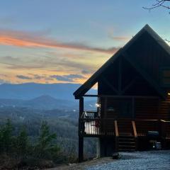 Yogi's Den: Breathtaking Views! 3 min to Dollywood, on 1 acre!