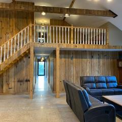 Moig Lodge - 8 Double Bedroom Barn Conversion