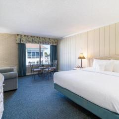 Shoreline Hideaway Oceanview King Room 2nd Floor