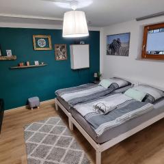 Ruhige, modern eingerichtete 2 Zimmer Wohnung im Untergeschoss eines Zweifamilienhauses