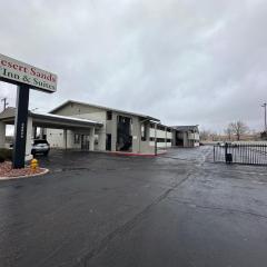 Desert Sands Inn & Suites