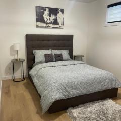 Stylish 2 Bedroom suite in SW Edmonton close to Windermere and Edmonton International Airport