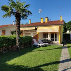 Bright villa in Caorle, private garden - Beahost