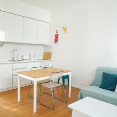 Upstairs Apartment in Mint house - Beach nearby, Balcony and Electric standing desk for remote work