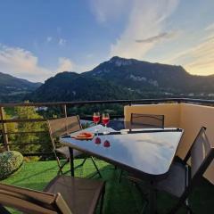 Appartement lumineux avec vue sur les montagnes.