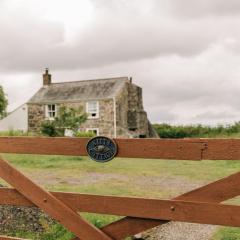 Kitts Cottage Redruth, King Size Bed, Woodburner