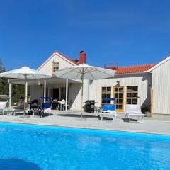 Villa VitvikenB i Gotland Pool