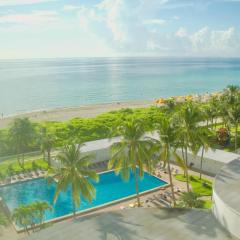 Directly on the Beach with Pool & Ocean View