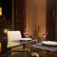 Luxury Apartment with views to Alcazar, Cathedral and Giralda.