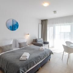 Aquamarina Prima Holiday Studios by the BEACH by Noclegi Renters