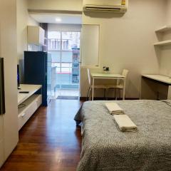 Sathon 15 apartment close to BTS Skytrain St Louis & Surasak