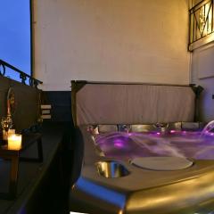 Le LOFT, MoonLOVE, Jacuzzi et sauna privatifs sur terrasse, 120m2