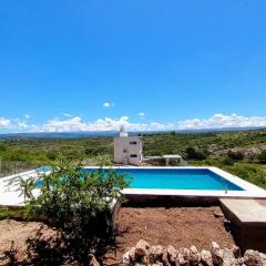 Alquiler temporario en Estancia Vieja: Casa de campo con vistas panorámicas. Completa y cómoda