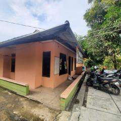 SPOT ON 93655 Home Stay Syariah Habibie