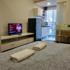 Hip & Funky Sathon15 apartment close to BTS St Louis