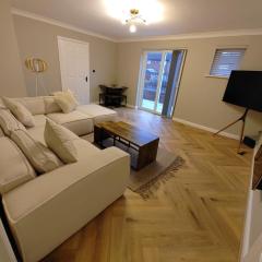 New 2 Bedroom Appartment In Manchester - Stretford - Old Trafford Close to Football-Cricket Ground & City Centre