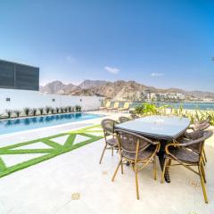 Grand 4BR Villa with Chilled-Heated Pool, Al Dana Island Fujairah by Deluxe Holiday Homes