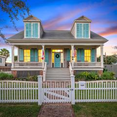 Historic 1871 Coastal Breeze with Heated Pool - Restoring Galveston