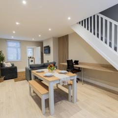 'Weston House' Newly Renovated Family and Workspace Business Cosy Home in Runcorn, Cheshire ENTIRE HOUSE