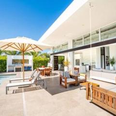 Oceanside 2 Bedroom Luxury Villa with Private Pool, 500ft from Long Bay Beach -V8