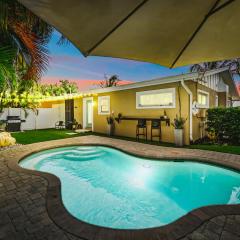 Cozy Cabana East - Gorgeously Renovated wHeated Pool Beach Gear Walk to Beach